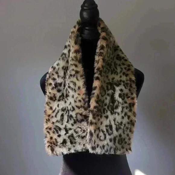90s Cheetah Faux Fur Pull Through Scarf - Picture 2 of 3